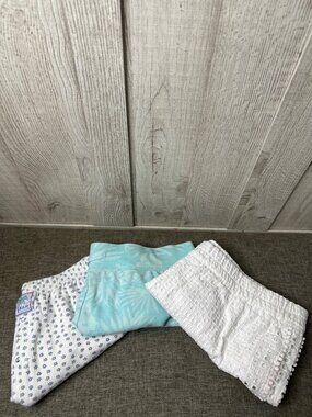 Womens Mixed Lot of Shorts Large White Eyelet Blue Tie Dye Floral Lounge Summer